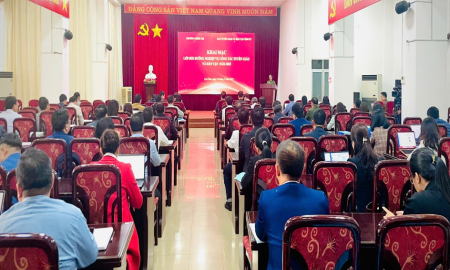 KHAI MẠC LỚP BỒI DƯỠNG NGHIỆP VỤ CÔNG TÁC  TUYÊN GIÁO VÀ DÂN VẬN NĂM 2025