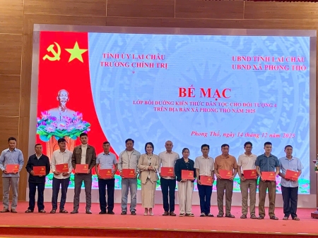 Bồi dưỡng kiến thức dân tộc cho đối tượng 4 tại xã Phong Thổ