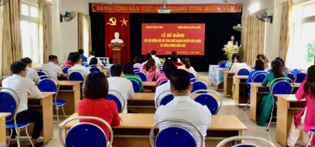 BẾ GIẢNG LỚP BỒI DƯỠNG ĐỐI VỚI CÔNG CHỨC  NGẠCH CHUYÊN VIÊN CHÍNH VÀ TƯƠNG ĐƯƠNG NĂM 2025