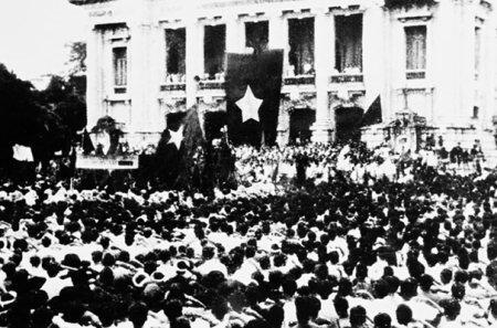 CÁCH MẠNG THÁNG TÁM 1945 - BƯỚC NGOẶT VĨ ĐẠI  CỦA LỊCH SỬ DÂN TỘC