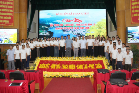 LỚP TRUNG CẤP LÝ LUẬN CHÍNH TRỊ KHÓA 1 NĂM 2025 ĐI NGHIÊN CỨU THỰC TẾ TẠI XÃ THAN UYÊN VÀ MƯỜNG KIM