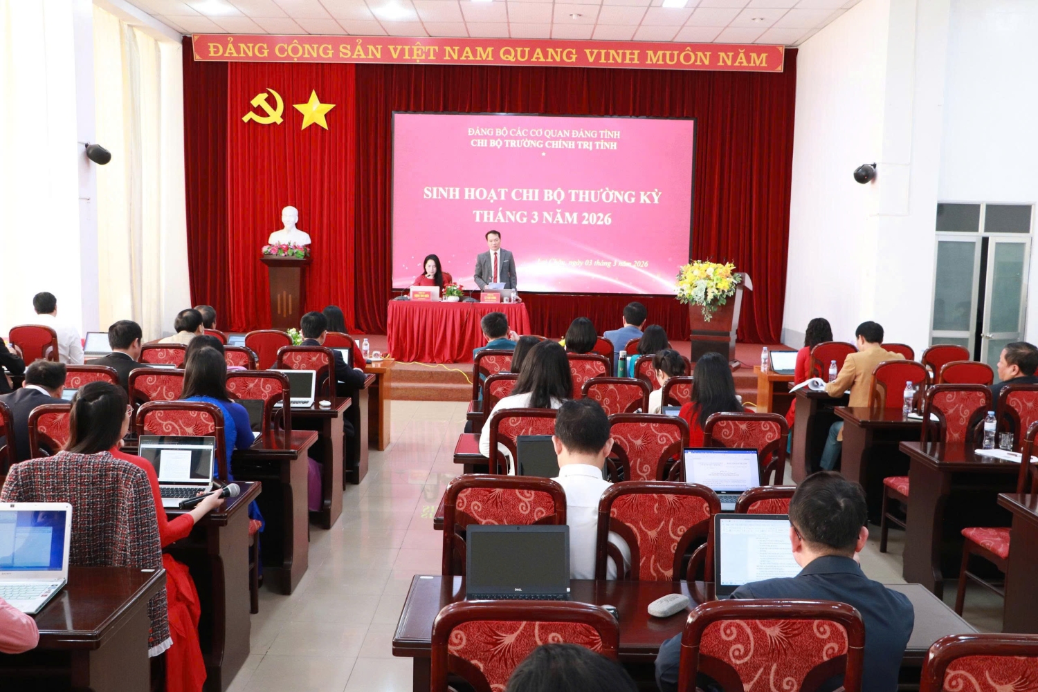 CHI BỘ TRƯỜNG CHÍNH TRỊ TỈNH TỔ  CHỨC SINH HOẠT CHI BỘ MẪU